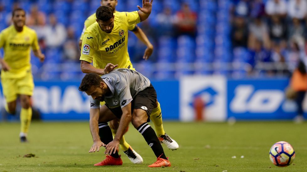 Lucas, siguiendo el partido en el palco de Riazor