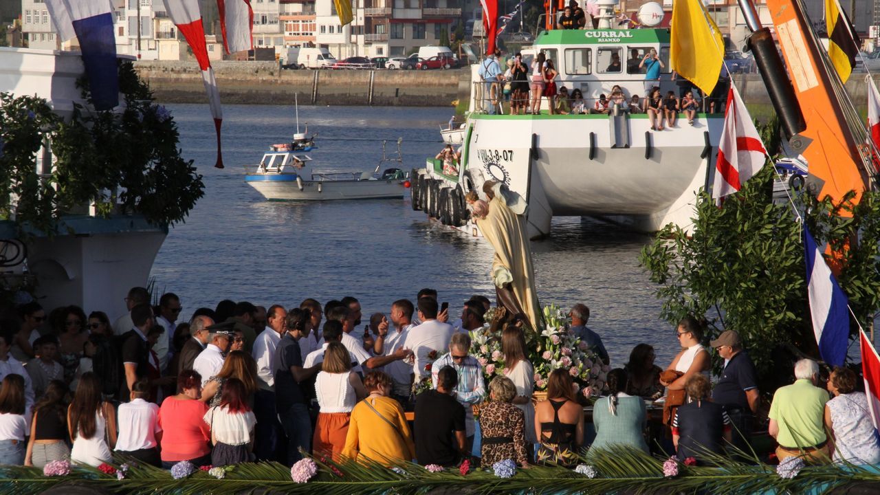 PROCESION MARITIMA DE LA VIRGEN DEL CARMEN DE RIANXO