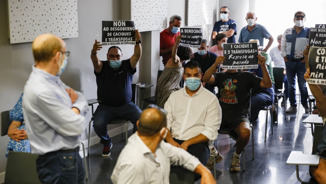 Tenso pleno para cambiar de alcalde en Castrelo de Miño