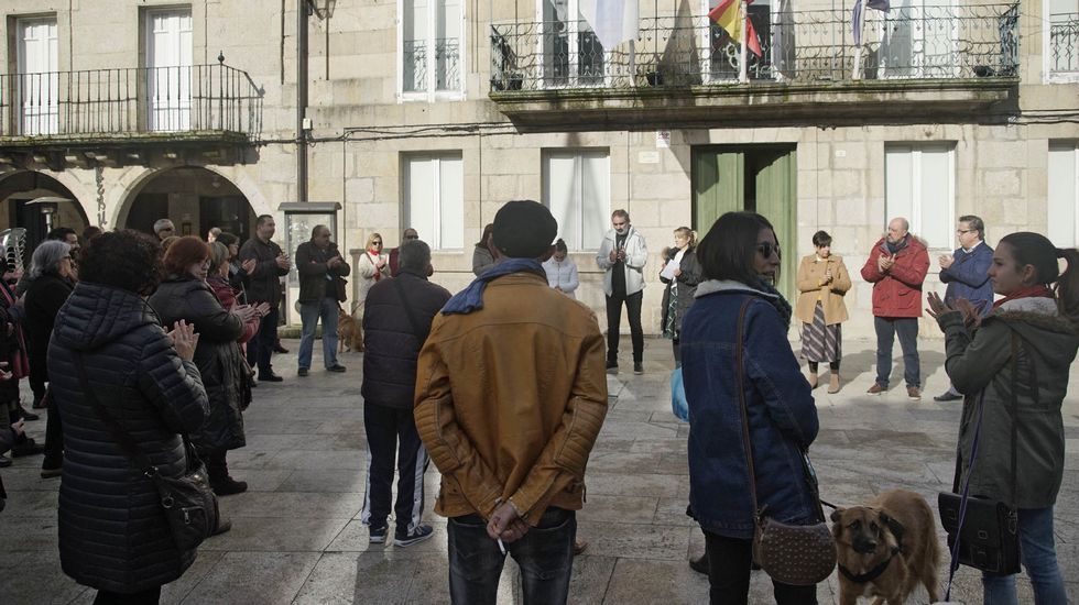 25n.En Ribadavia se leyó un manifiesto en la praza Maior
