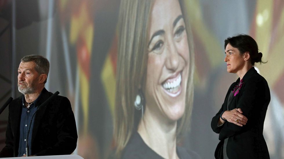 Mireia Chacón y Xavier Tápia, hermana y cuñado de Chacón, han cerrado el acto de homenaje del PSC a la socialista.