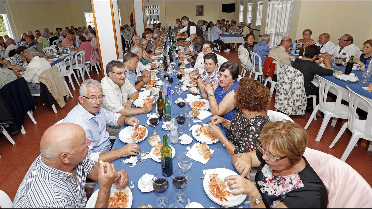 Comida de los Mayores en las fiestas de la Guadalupe.