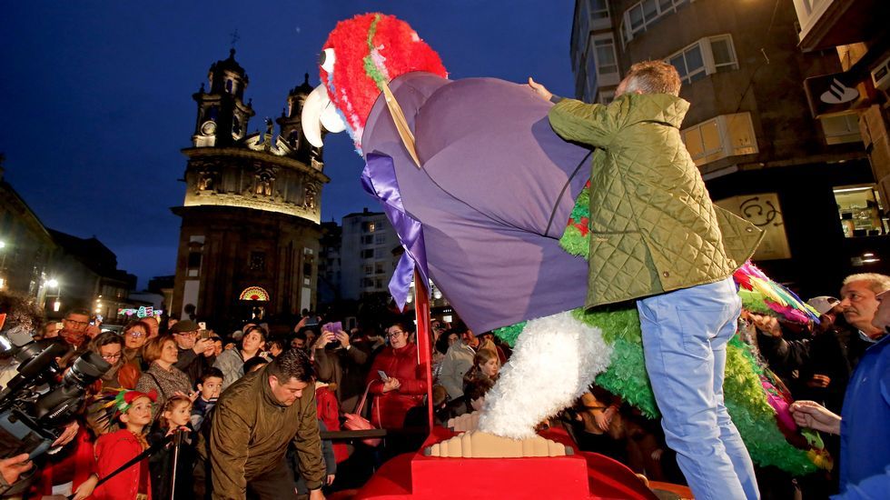 Carnaval de Pontevedra. Presentación del loro Ravachol