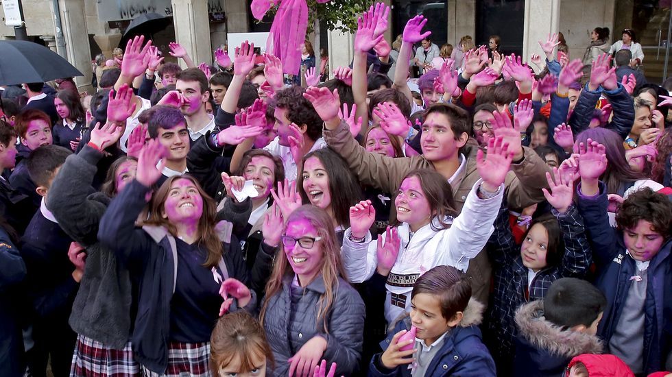 Manos levantadas por el cáncer de mama