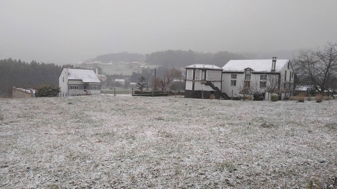 Nieve en Vilaronte, a unos tres kilómetros del centro de Foz