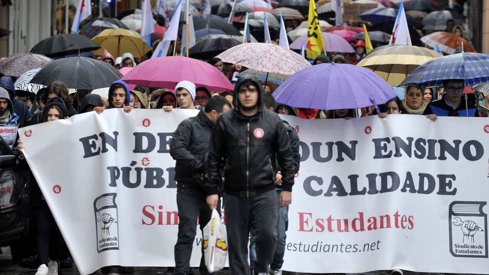 Cientos de paraguas en las inmediaciones de la catedral