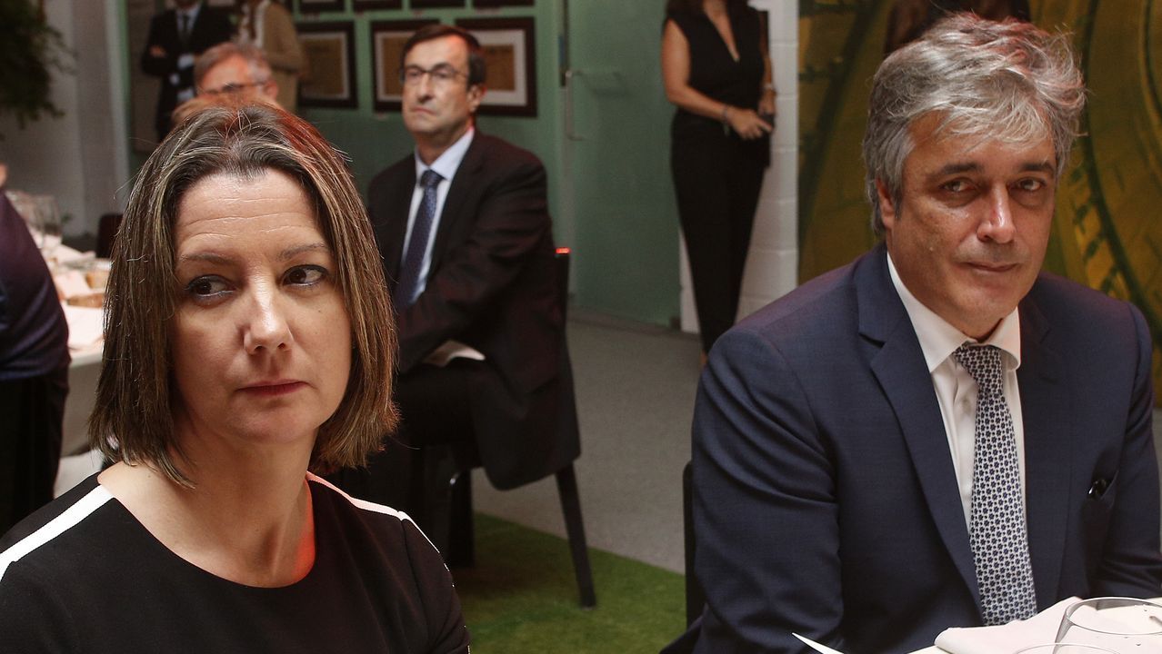 Flora Pérez, vicepresidenta de la Fundación Amancio ORtega y Pablo Isla, presidente de Inditex, junto a Santiago Rey, presidente y editor de La Voz .Lara Méndez, alcaldesa de Lugo, conversó durante el almuerzo con el portavoz del PP en el Parlamento, Pedro Puy