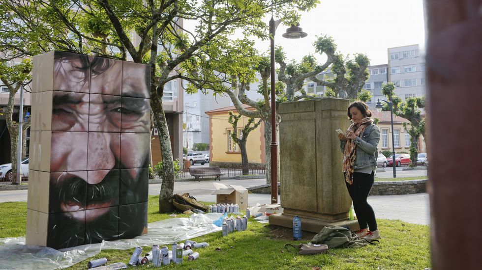 Taller del artista Sekone, sobre realismo, en el jardín municipal