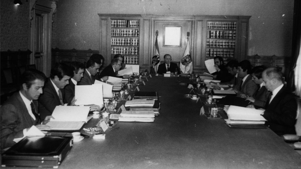 Una reunión del consello de la Xunta presidida por Fernández Albor en 1982