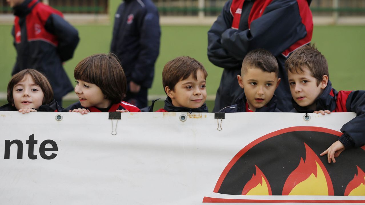 Ambiente de gala en el derbi del fútbol ourensano.La pugna entre la UD Ourense y el Ourense CF fue toda una fiesta del balompié provincial
