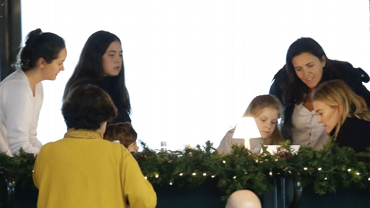 El jinete y exmarido de Marta Ortega, Sergio Álvarez, con su hijo en Casas Novas