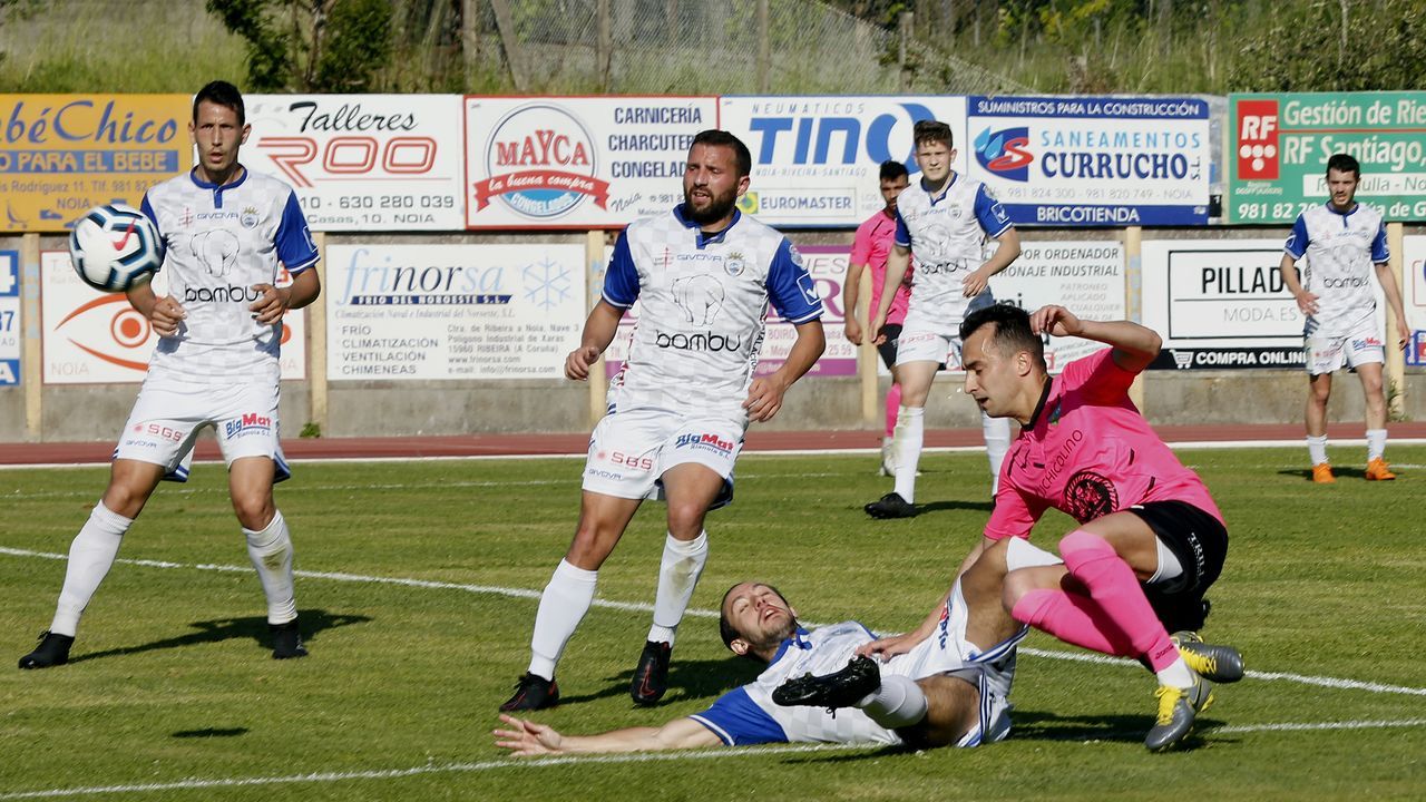 PARTIDO ENTRE EL NOIA Y EL BOIRO EN SAN LÁZARO. PREFERENTE. FÚTBOL.