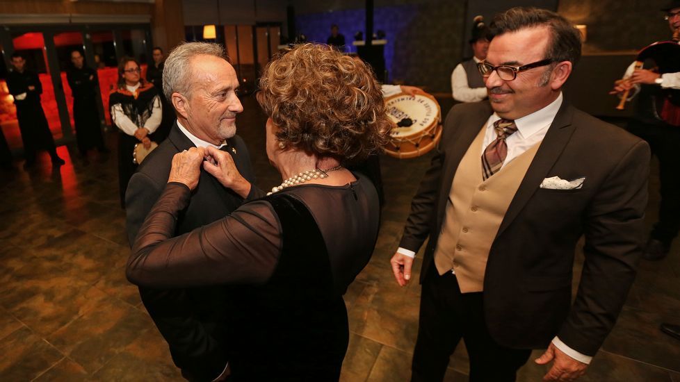 Homenaje al inspector jefe José Antonio Rilo en la cena benéfica de Renacer