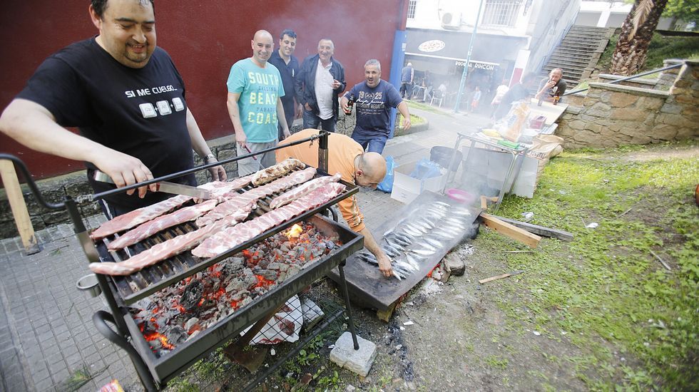 Hogueras en el barrio delas flores y ambiente
san juan