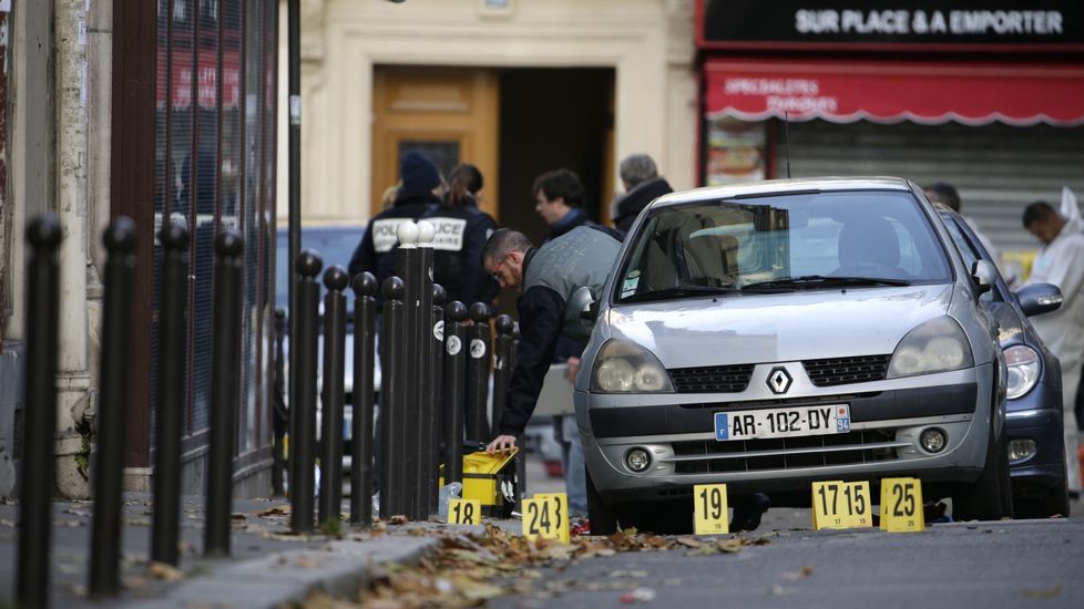 Abrigos abandonados en la calle al lado del Comptoir Voltaire cafe