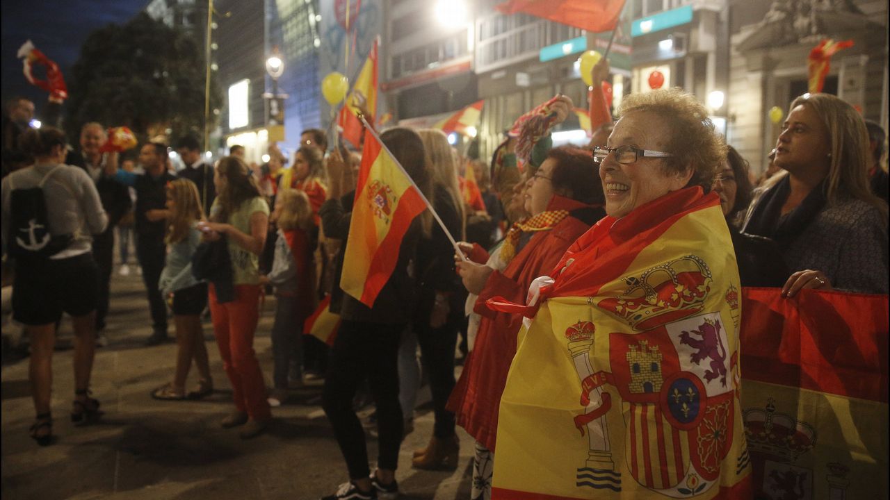 OBELISCO CONCENTRACION EN DEFENSA DE LA UNIDAD DE LA PATRIA COMUN DE TODOS LOS ESPAÑOLES LIBRES E IGUALES