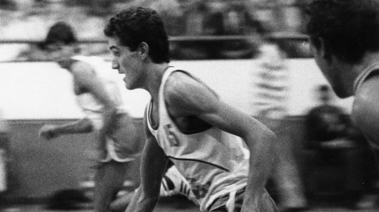 Aficionados obradoirista en Mataro en el que el Obra logro la victoria (86-89) en los últimos minutos.