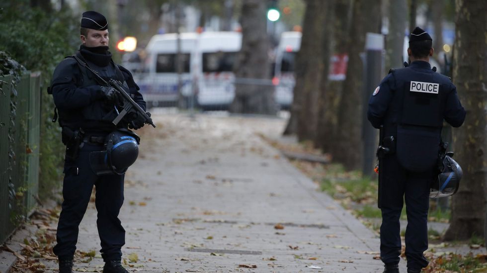 Abrigos abandonados en la calle al lado del Comptoir Voltaire cafe