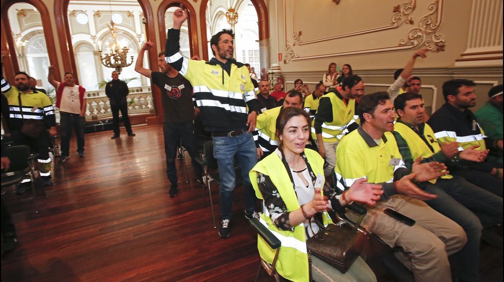 Protesta de trabajadores de Ence en la Diputación de Pontevedra