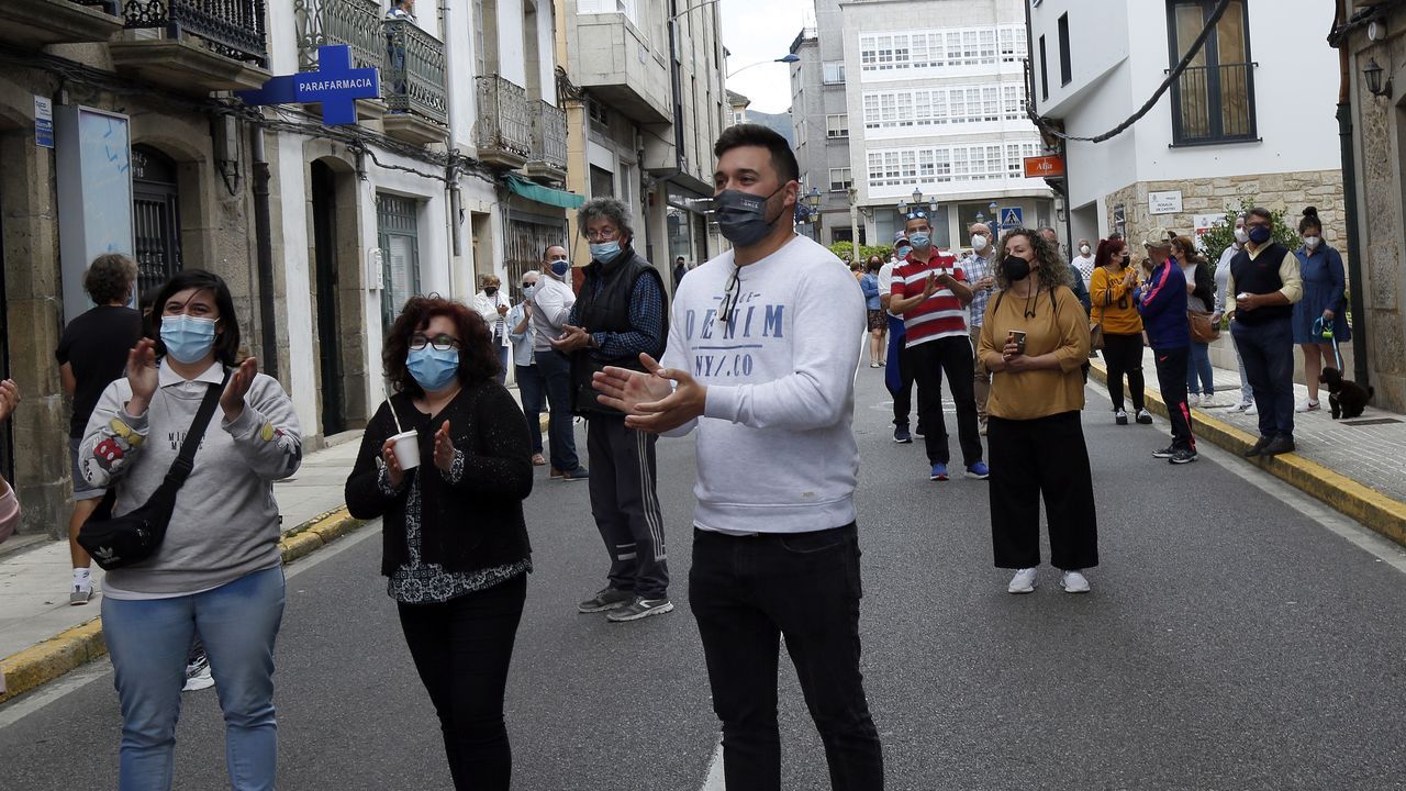 Protesta de los hosteleros por el cierre del municipio.Imagen de la protesta realizada en A Pobra el jueves
