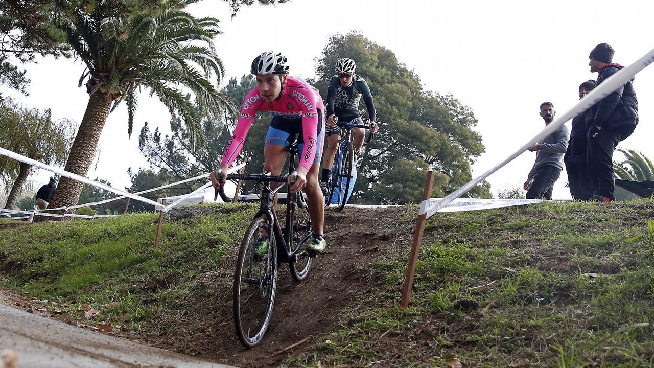 Prueba de Ciclocrós en el Pinar del paseo martítimo de Praia Xardín.