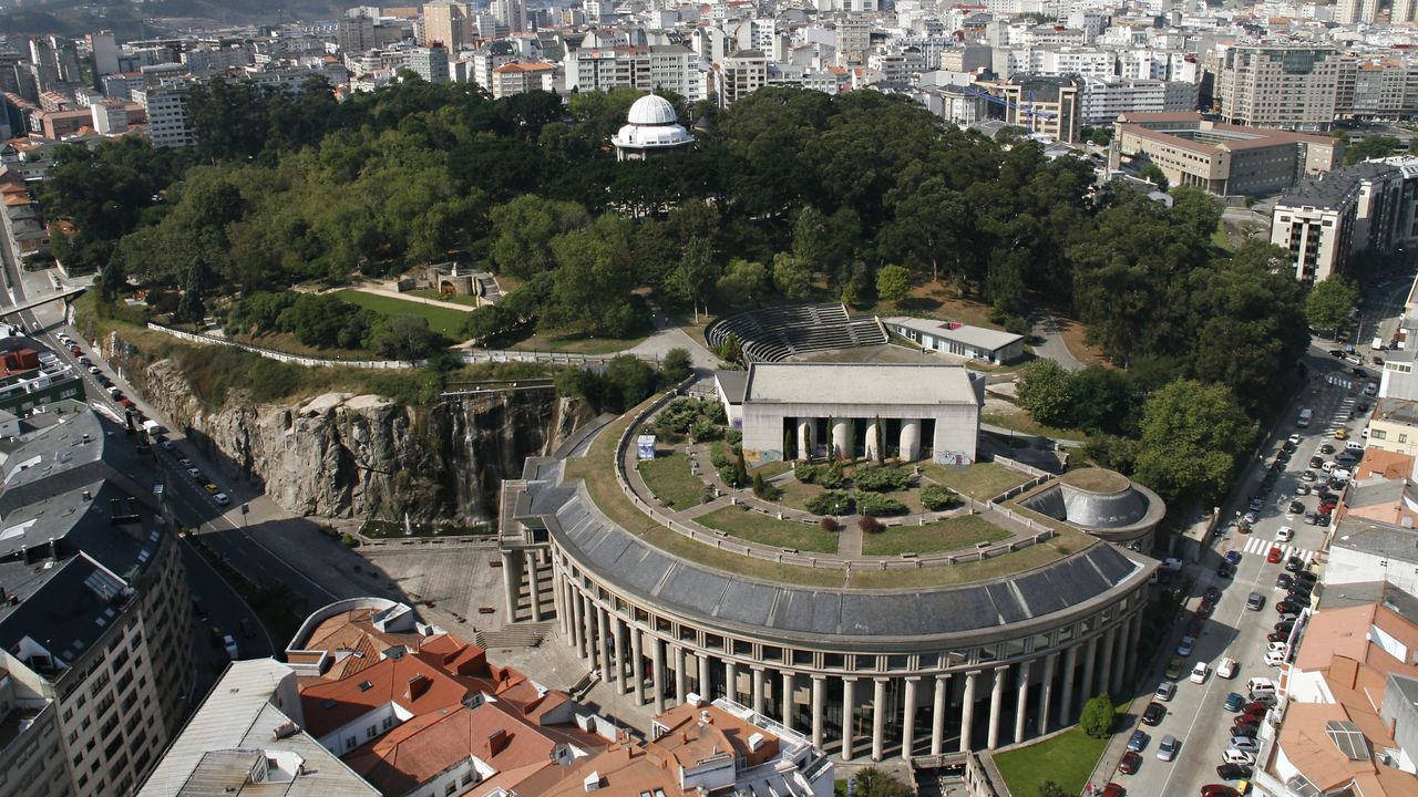 VISTAS DEL PALACIO DE LA OPERA Y EL PARQUE DE SANTA MARGARITA. EN EL 2008
