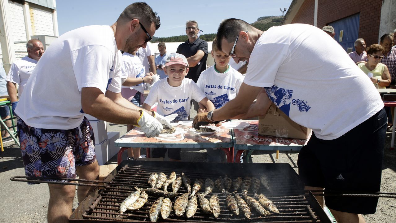 ¡Búscate en la sardiñada de las fiestas del Carmen de Portosín!.
