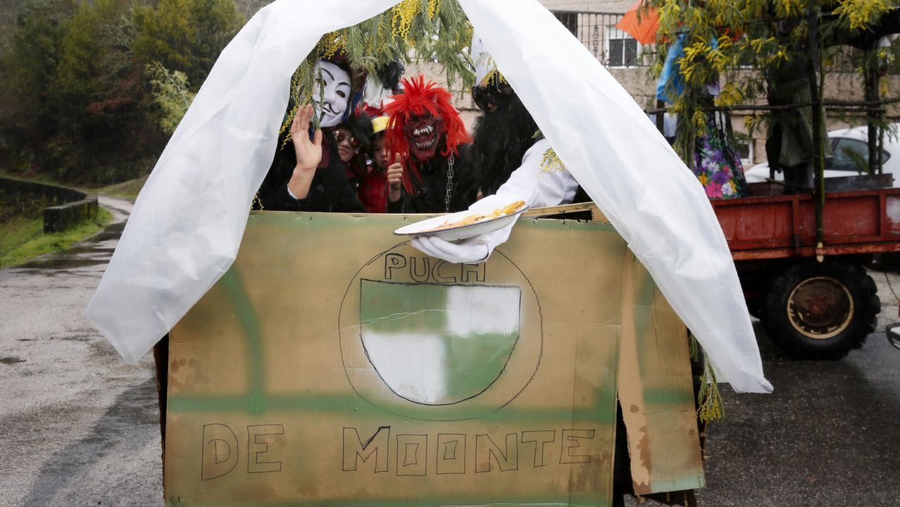 Este ano os veciños de Barcia foron visitar aos de Vilaverde no martes de entroido