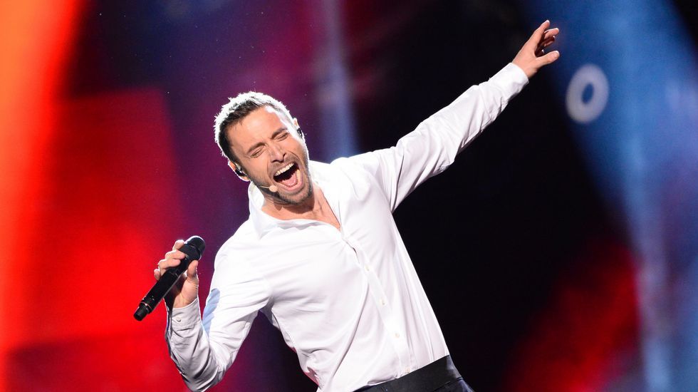 El presentador de la gala también se puso a cantar.