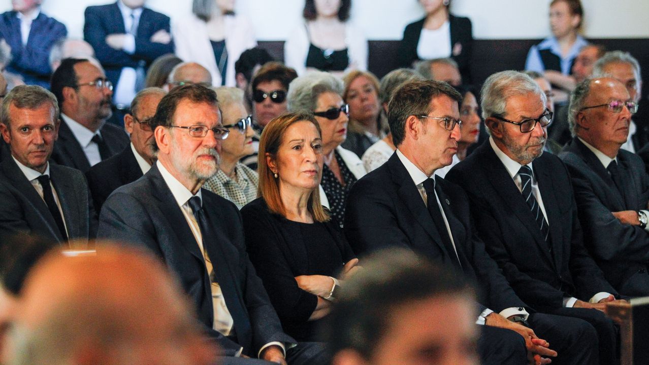 Rajoy, Ana Pastor, Feijoo, Pérez Touriño y Laxe, en un momento del funeral por Albor.