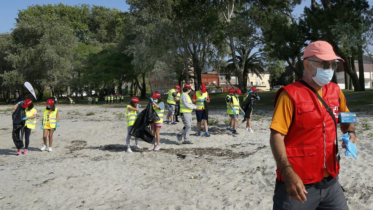 Programa Ludieduca de Jealsa y La Cruz Roja con motivo del día de los océanos en Barraña y o Areal