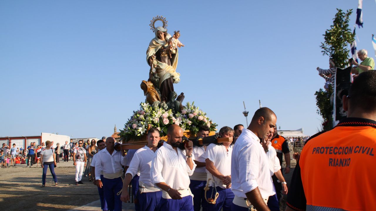 PROCESION MARITIMA DE LA VIRGEN DEL CARMEN DE RIANXO