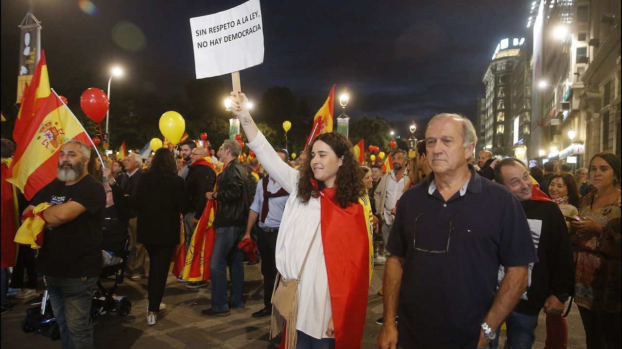 OBELISCO CONCENTRACION EN DEFENSA DE LA UNIDAD DE LA PATRIA COMUN DE TODOS LOS ESPAÑOLES LIBRES E IGUALES