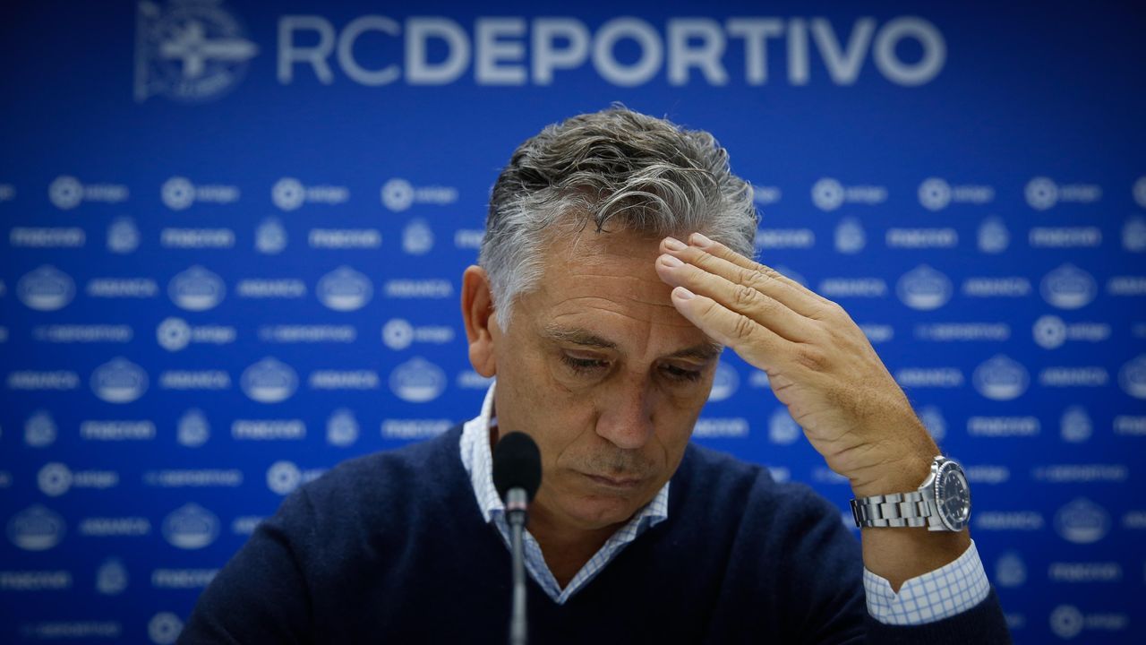 Paco Zas salió a ratificar a Anquela antes de sustituirlo tras el empate ante el Almería. Fue una comparecencia por la que recibió muchas críticas.