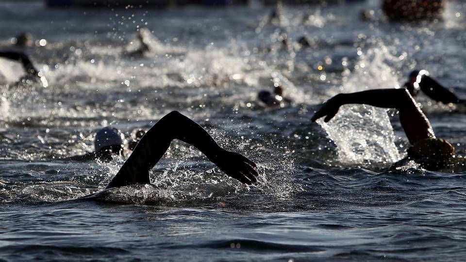 A Coruña esperaba esta mañana a los 150 inscritos en la Travesía Solidaria con una temperatura del agua de apenas 11 grados centígrados