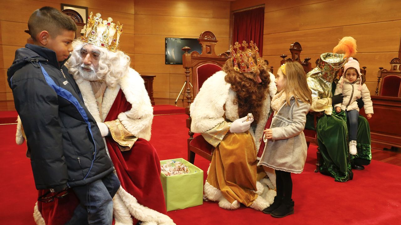 La tradicional foto en el regazo de los Reyes, para avisarles de lo que les hemos pedido