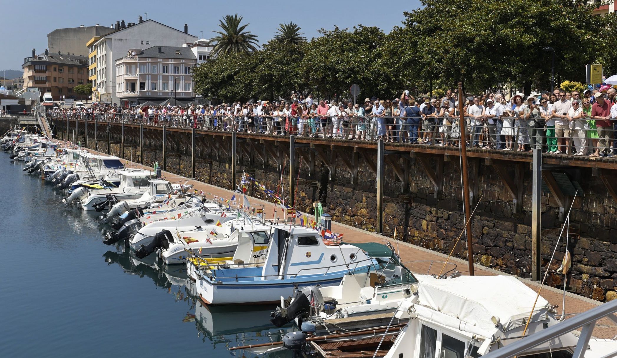 Masivo seguemento da procesin do Carme de Foz. 17/07/2025