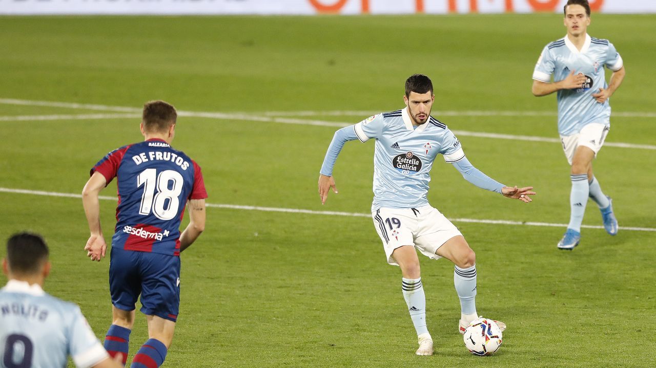 Tapia fue el primero en resentirse y verse obligado a dejar el partido