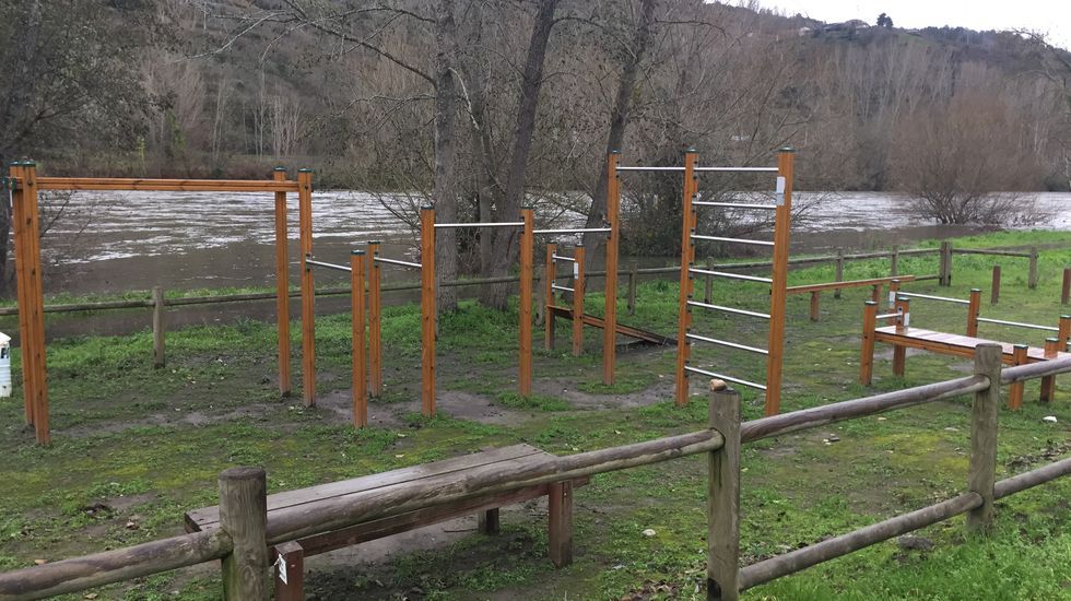 ASÍ HA CASTIGADO EL TEMPORAL A OURENSE.En A Rúa, el río Sil está a punto de llegar al parque de calistenia que hay entre la Chopera y A Reza