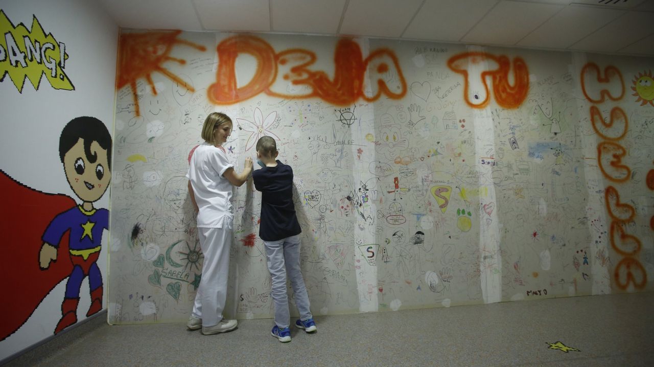 club lectura.Mural con mensajes de ni�os del hospital de d�a de oncolog�a del materno Hospital Teresa Herrera A Coru�a