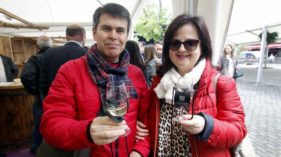 El conselleiro de Industria y el alcalde visitaron los puestos de las bodegas por la mañana