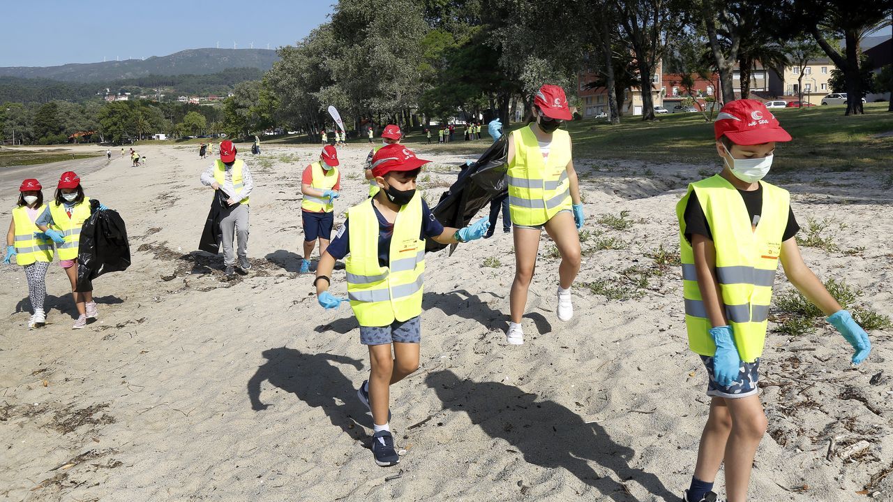 Programa Ludieduca de Jealsa y La Cruz Roja con motivo del día de los océanos en Barraña y o Areal