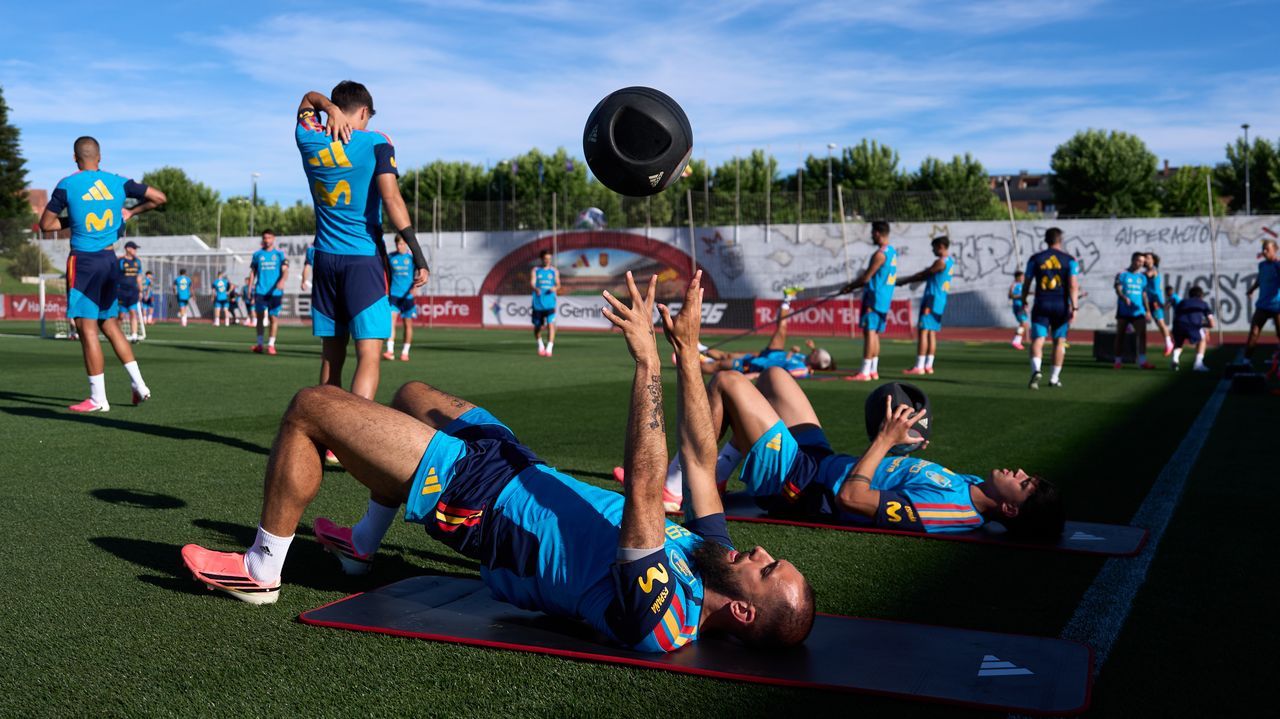 Espa�a - Cabo Verde: las mejores im�genes del partido.Borja Iglesias, en la imagen durante un entrenamiento, podr�a partir desde el banquillo,. 