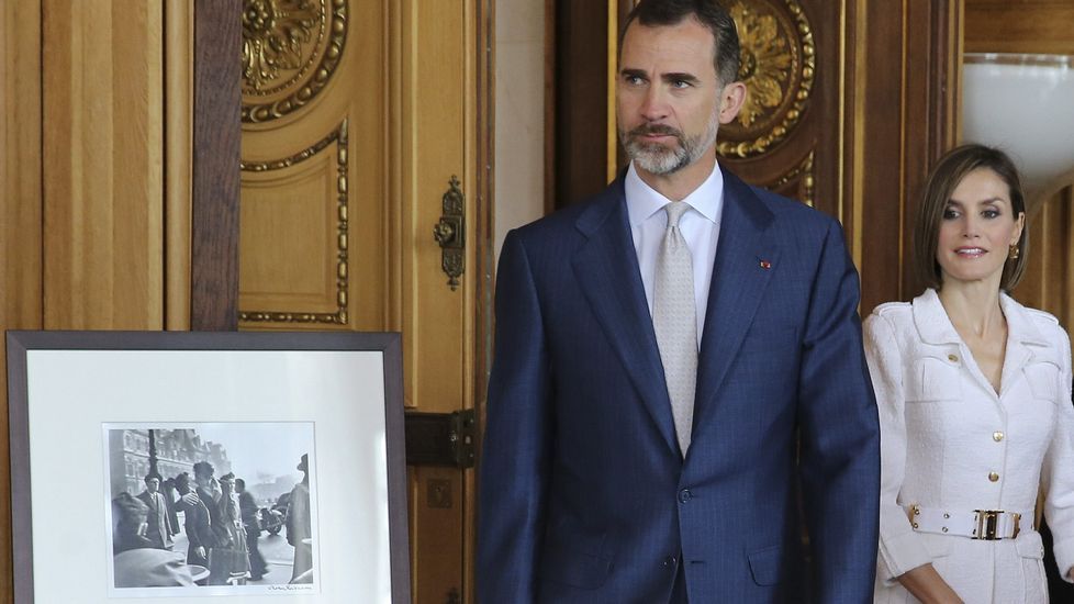 Otra imagen de Anne Hidalgo junto a los reyes.