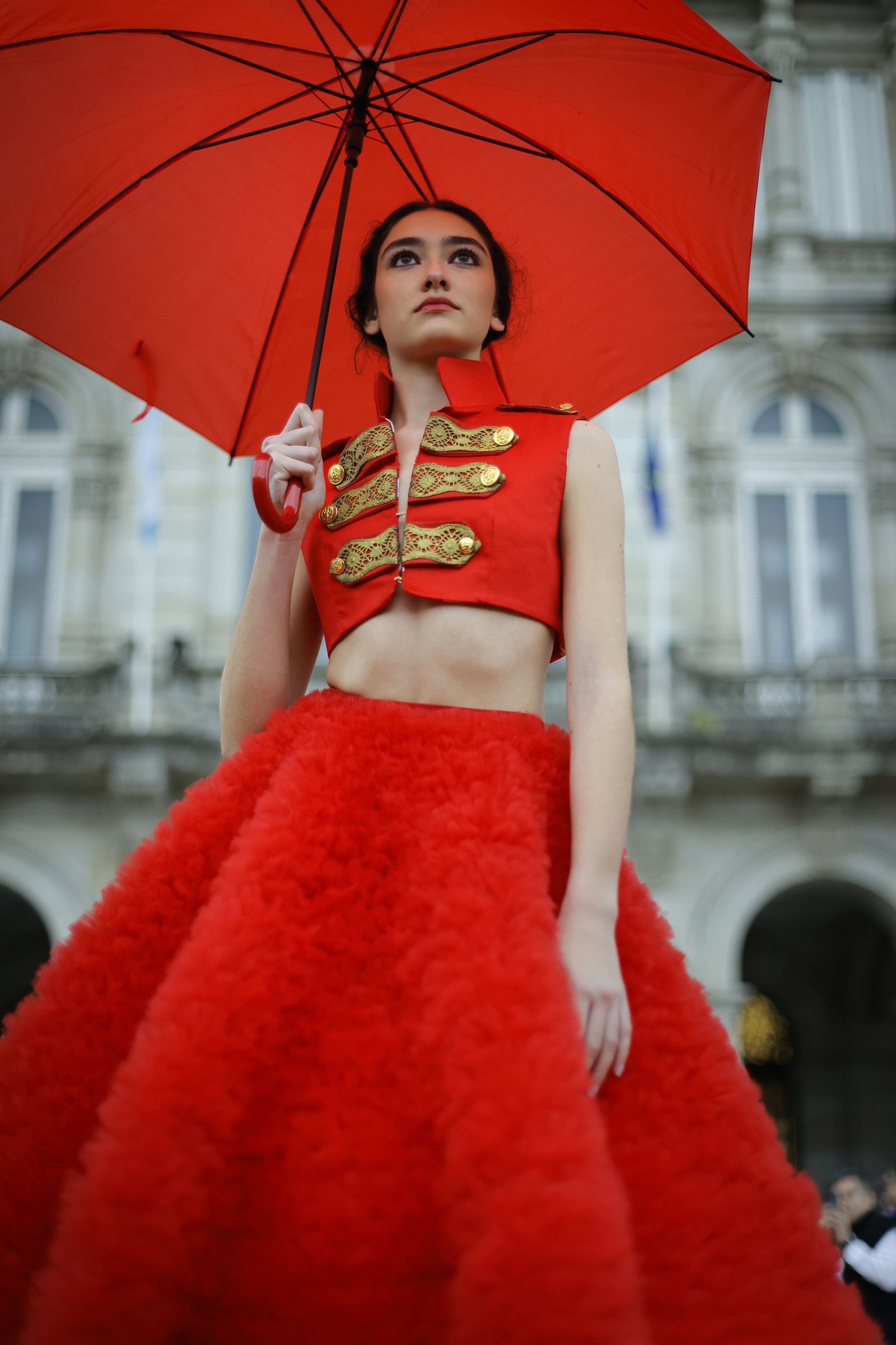 A praza de Mara Pita acolleu un desfile-exhibicin con pezas de encaixe de Camarias. 13/04/2025