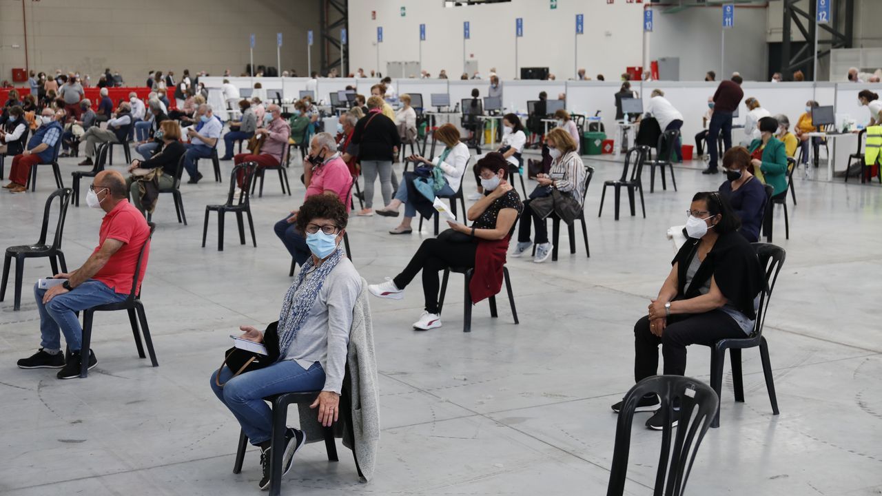 Vacunación masiva de gallegos entre 60 y 65 años en el Ifevi (Vigo)