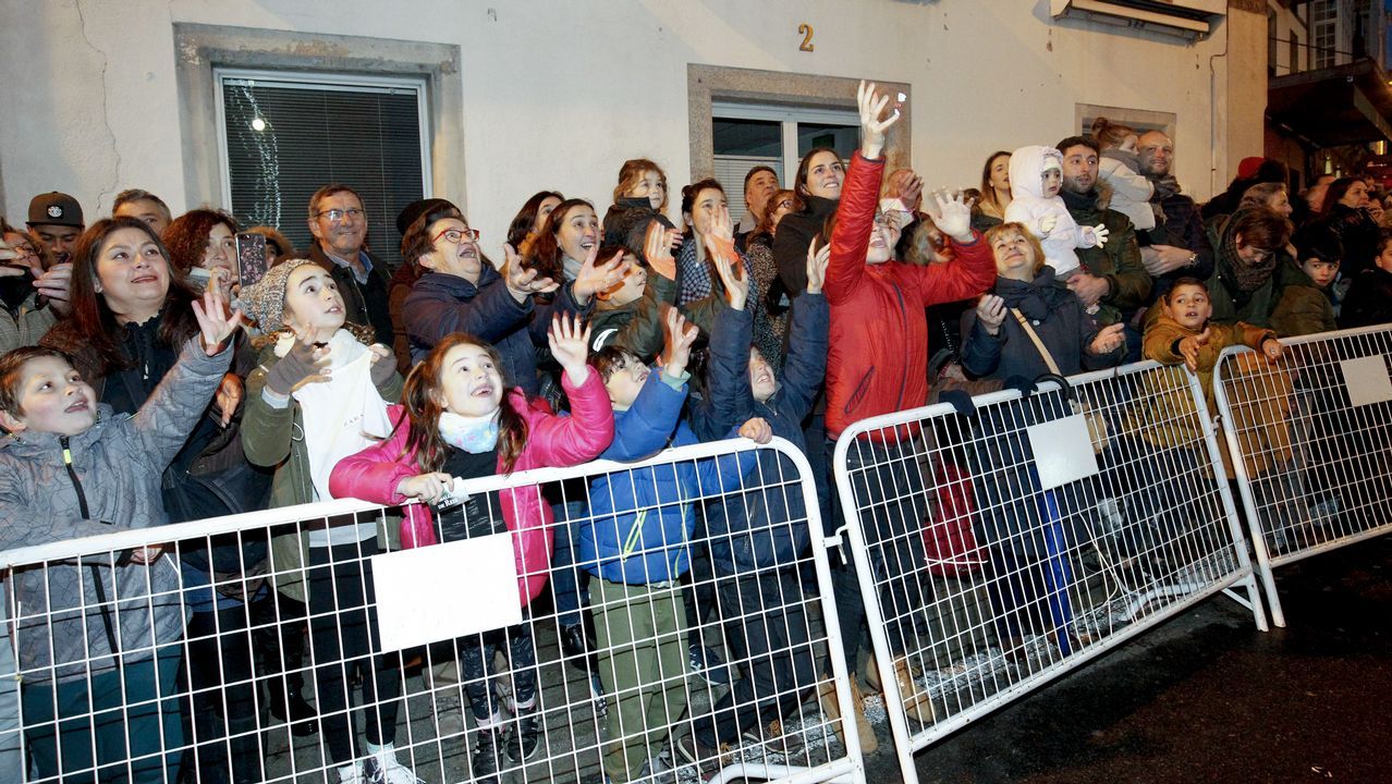 Los niños, esperando a los Reyes en Santiago