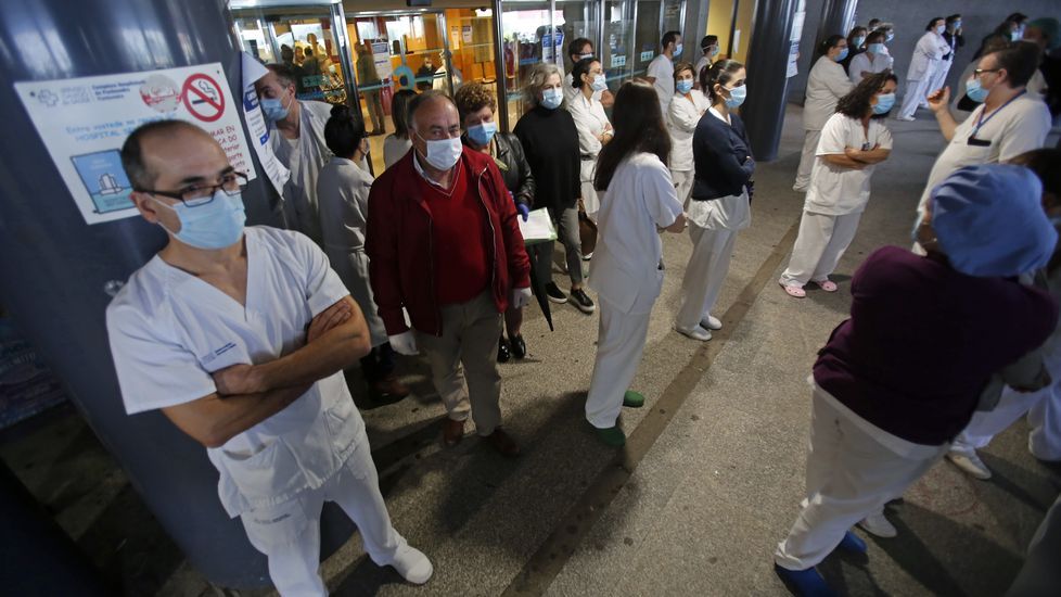 Concentración de sanitarios en el hospital Montecelo