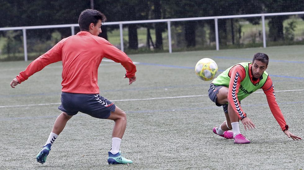 Entrenamiento del Pontevedra CF en A Xunqueira