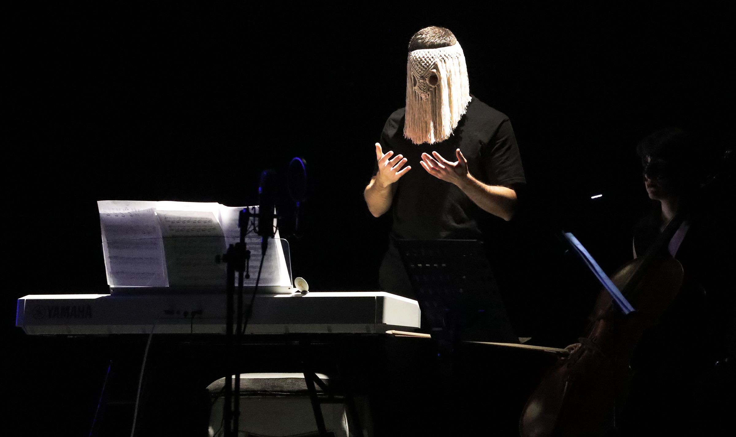 O artista multidisciplinar David Cat� na estrea do seu disco �Origen�. 11/12/2023